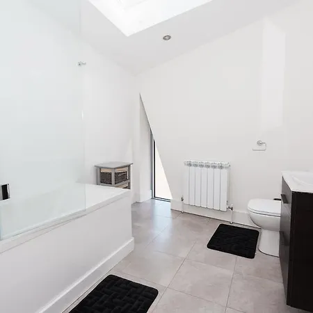 Luxury Pleasants Corner *